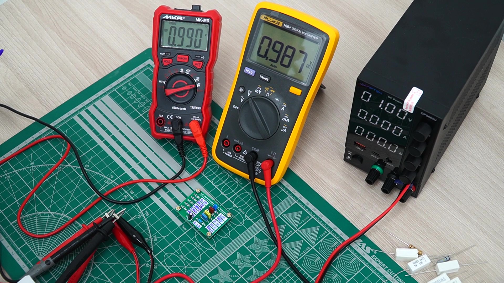 Проверили возможности MKR MK-M5 рядом с Fluke: спокойный практический тест