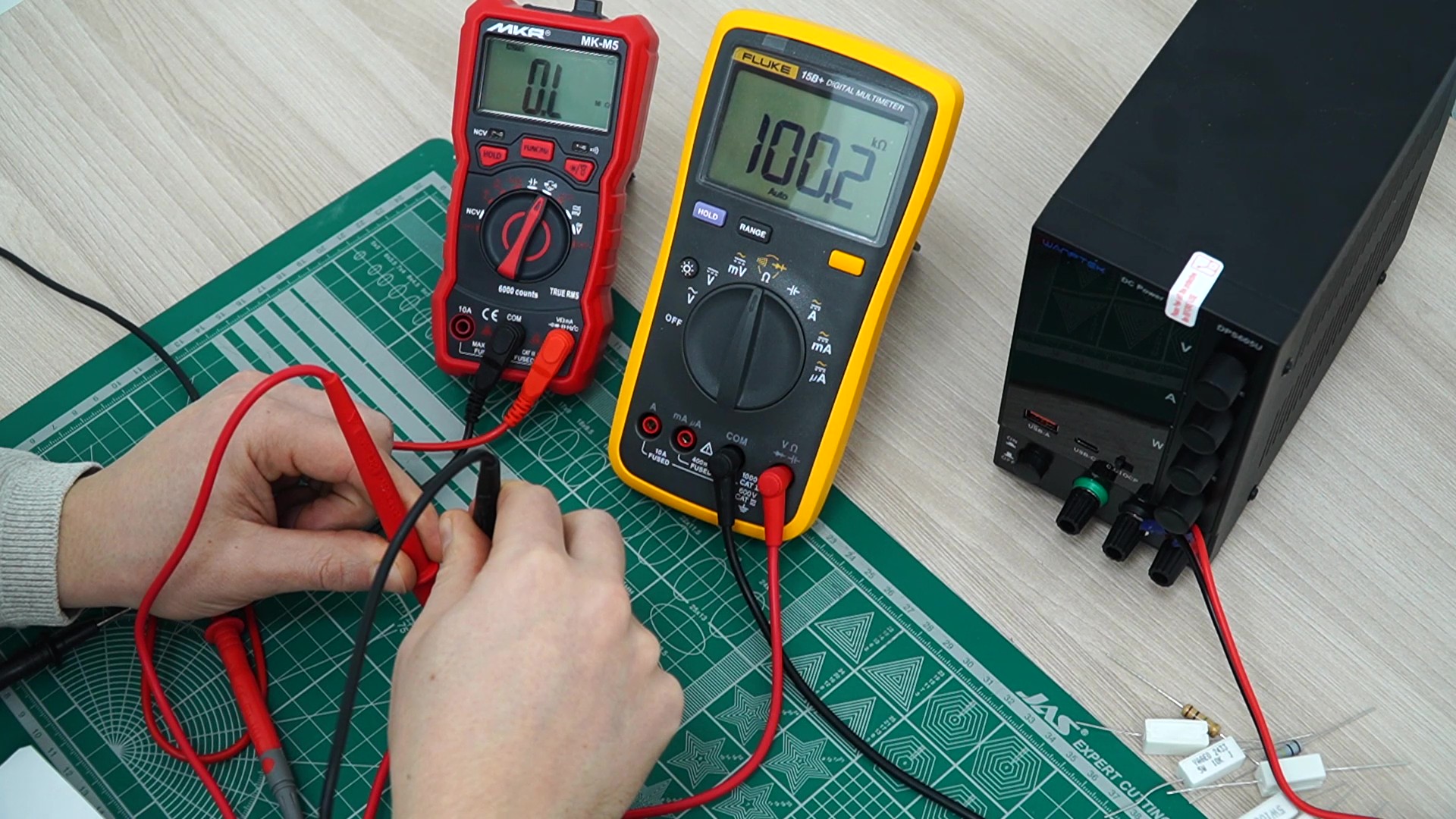 Проверили возможности MKR MK-M5 рядом с Fluke: спокойный практический тест